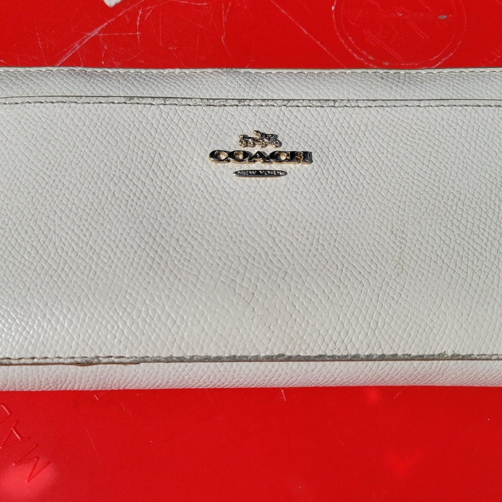 Coach White Pebbled Leather Continental Wallet with Gold Logo